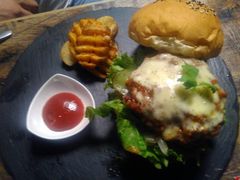 -HIGH FIVE哈福手工汉堡(桂林路店)