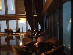 靠窗位-瑞吉酒店·The Drawing Room闲逸廊·云端下午茶·夜奢Whiskey