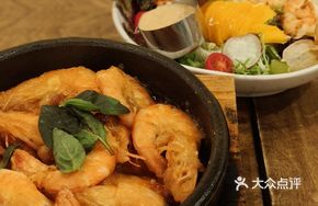 Thai Basil Stone Pot Shrimp