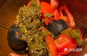 Sour Tomato Stir-fried Pepper and Eggplant