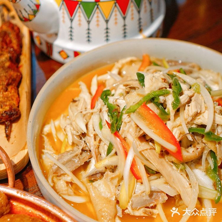 超正宗的新疆菜🌶️辣子鸡+拌面🍜，流口水了🤤