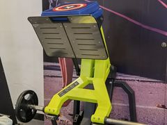 -思迈威健身(积玉桥万达店)