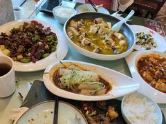 -丝路天山酒店(国际大巴扎店)