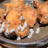 一勺浓汤滑入胃里，菌菇的野性混着松露的奢靡