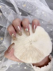 -灰姑娘美甲美睫馆