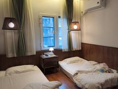 -拖板鞋咖啡旅行酒店(春熙路地铁站店)