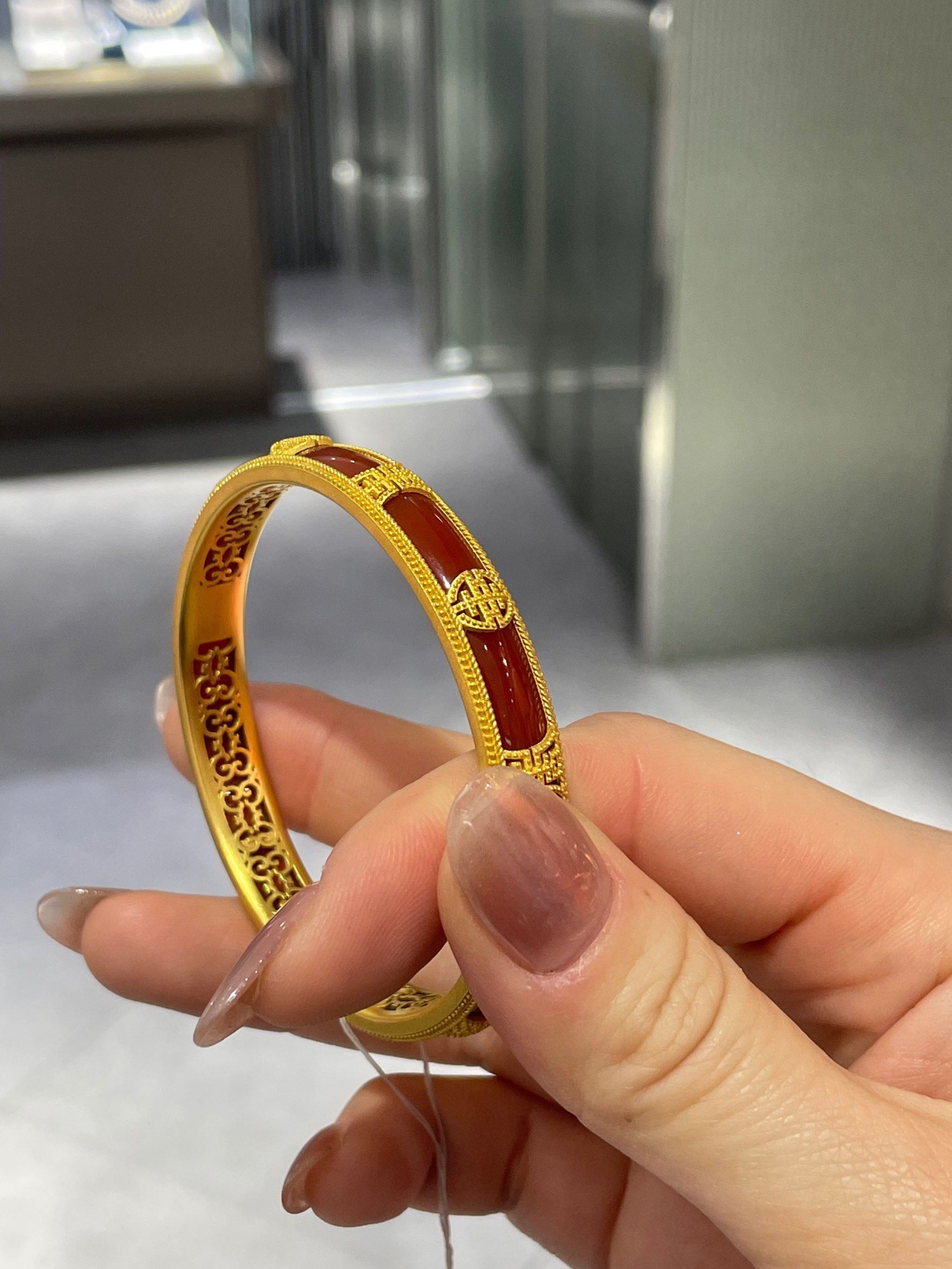 周生生传承黄金手镯#金手镯 #三八女神节