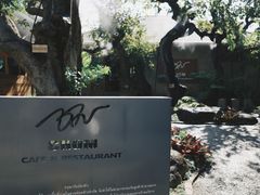 -Chom Cafe and Restaurant