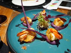 煎虾配紫薯泥薯片及姜味柠檬汁-AZUL by FUEL蓝色·法式酒馆(琶醍店)