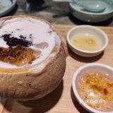 港式大排档的风格，四人桌为主座位很宽敞舒服