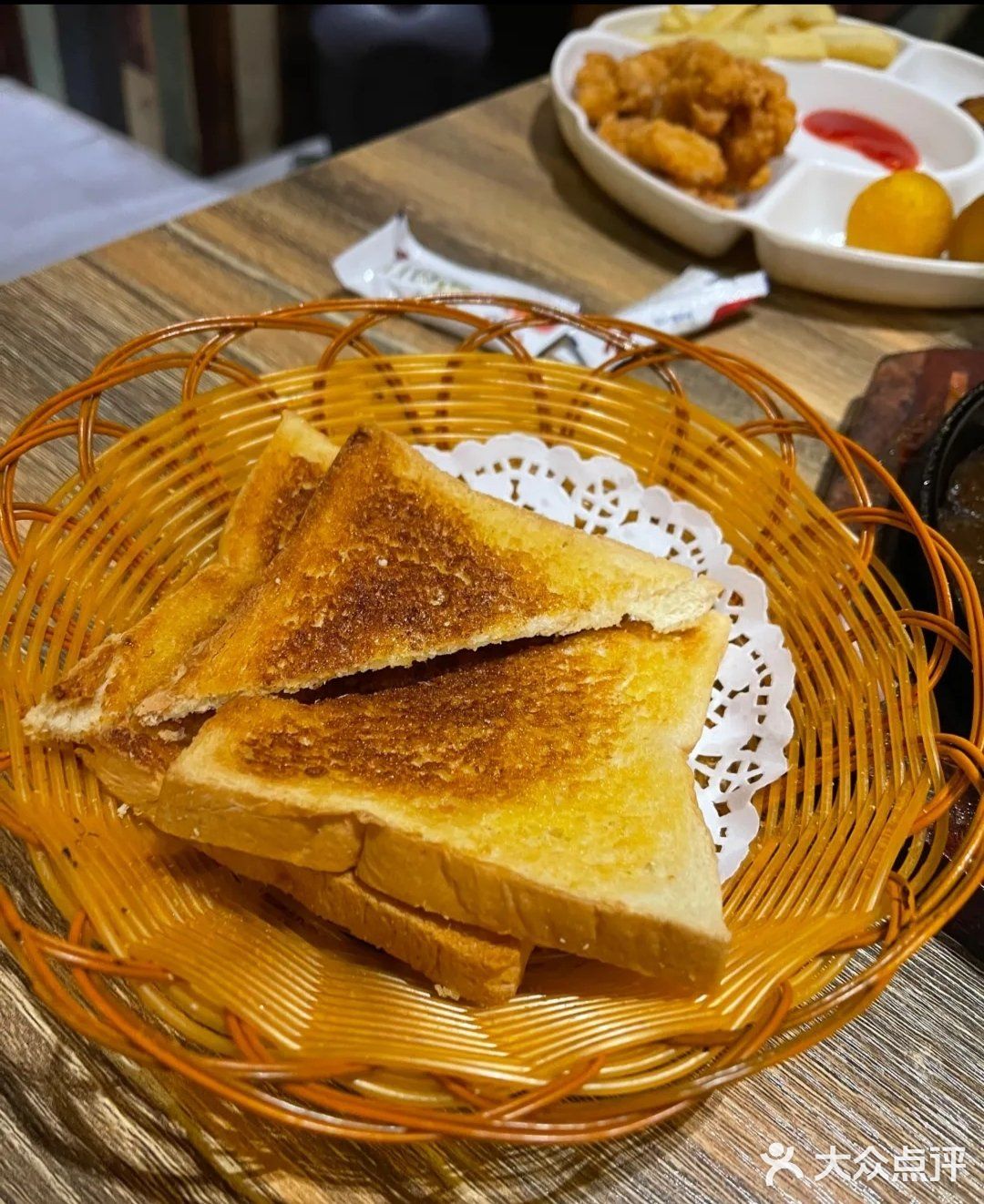 钥匙掉了也不知道。还是店里小姐姐捡到帮我放到前台