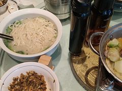 -帅巴人舅母子腊蹄民俗村