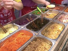 自助取餐区-三兄弟高炉烧饼