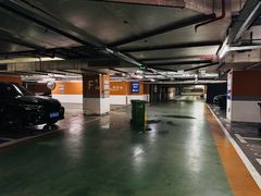 -中庚漫游城停车场