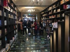 -钟书阁(松江泰晤士小镇店)