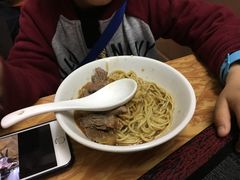 -松树干拌面店