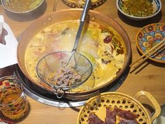 -洱火云南酸菜牛肉火锅(石景山当代商城店)