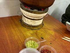 蒜蓉和辣椒圈-威邵鸡煲(西华路总店)