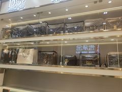 -恒一珠宝·回收黄金钻石奢侈品(灵岩南路店)