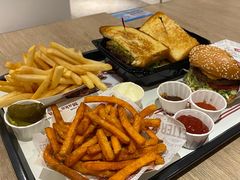 -The Habit Burger Grill 哈比特汉堡(复兴soho店)