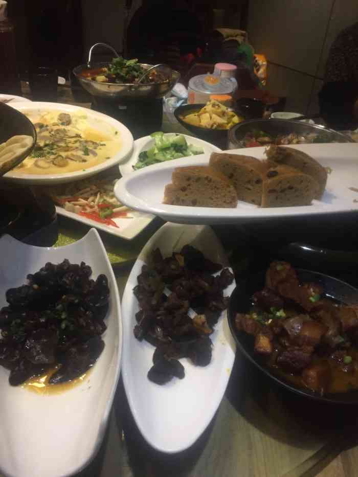 春天里餐厅(港龙城店)-"服务态度差,没有之前开业的时候那么好,过.