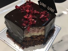 -UNI UNI(环亚凯瑟琳店)