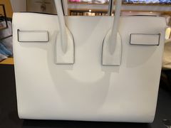 -爱革·奢品·鞋包·衣物·家居(金桥国际商业广场店)