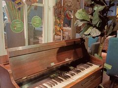 -84那年咖啡馆(李沧万达店)