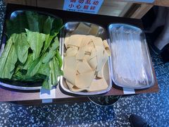 -山河屯铁锅炖·非遗东北菜(南山店)