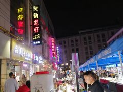 -吴山路夜市