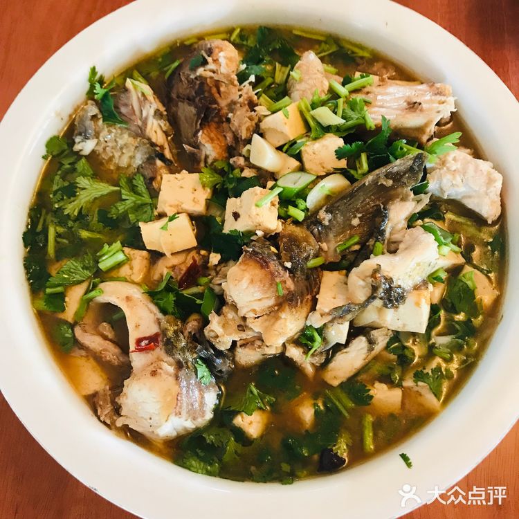 鲜美的梭鱼炖豆腐