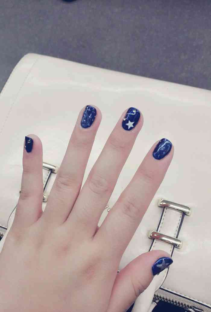 sfancy nail salon-"下雨天路过,正好做个指甲.和藤川造型一个.