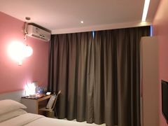 -卡罗酒店(东门晒布地铁站店)