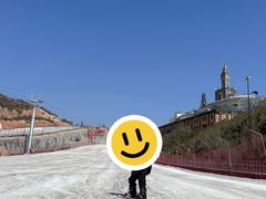-采薇庄园四季滑雪场