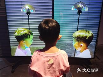 想带娃去见识见识新领域展馆，选择了这个X美术馆