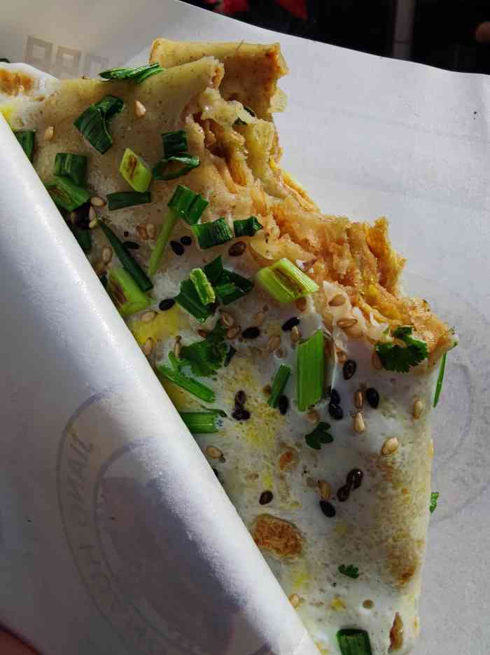 姜皇后煎饼(北新桥店)-"就在地铁五号线出口,早晨出地铁买个煎饼当.