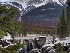 -阿萨巴斯卡瀑布观景点