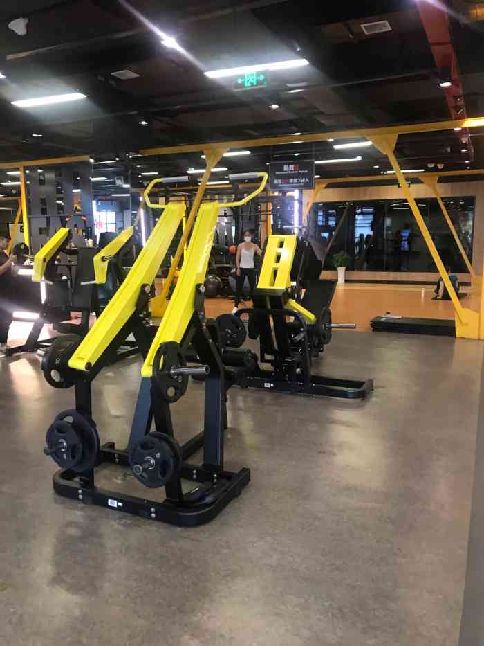 半球健身(博大店)-"在博大的半球练了一年啦 跑步机和椭圆机.