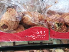 白脱枫糖羊角面包-红宝石·鲜奶小方·海派西点房(南丹店)