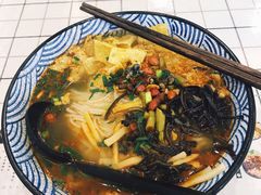 -丽丽三鲜螺蛳粉(田林路店)