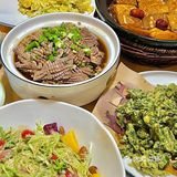 邯郸是真颠儿啊！！！吃个饭还带把脉……绝了！