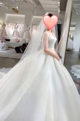 -艾米丽婚纱礼服