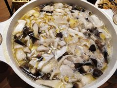 -老滇山寨•云南特色菜•地方菜•民族风情歌舞表演(金碧店)