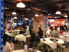 大堂-鲜入围煮花胶鸡海鲜火锅