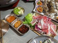 -围炉肉舍丹东海鲜烤肉·烤活鳗(步行街店)