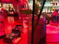 -饮湖威士忌鸡尾酒吧