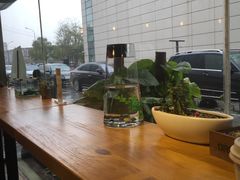 靠窗位-水平有限螺蛳粉(宏达大厦店)