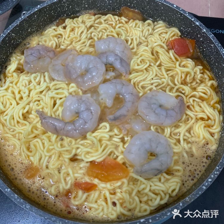 酸酸甜甜的番茄虾仁红烧牛肉面