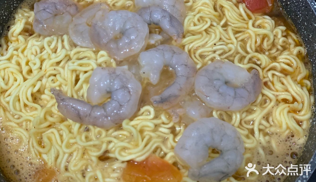 酸酸甜甜的番茄虾仁红烧牛肉面