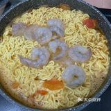 酸酸甜甜的番茄虾仁红烧牛肉面